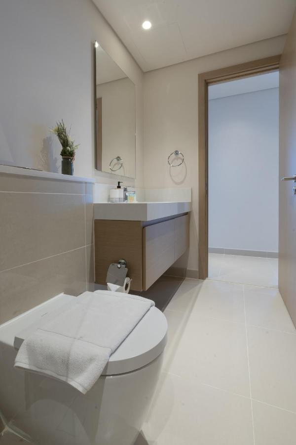 Elegant 2 Bedroom Luxury Living In Harbour Gate - Allsopp&allsopp Apartment
